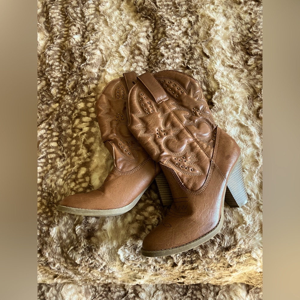 Heeled cowboy boots